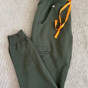 🌲 FIGS XXS Joggers in Moss Green 🌲